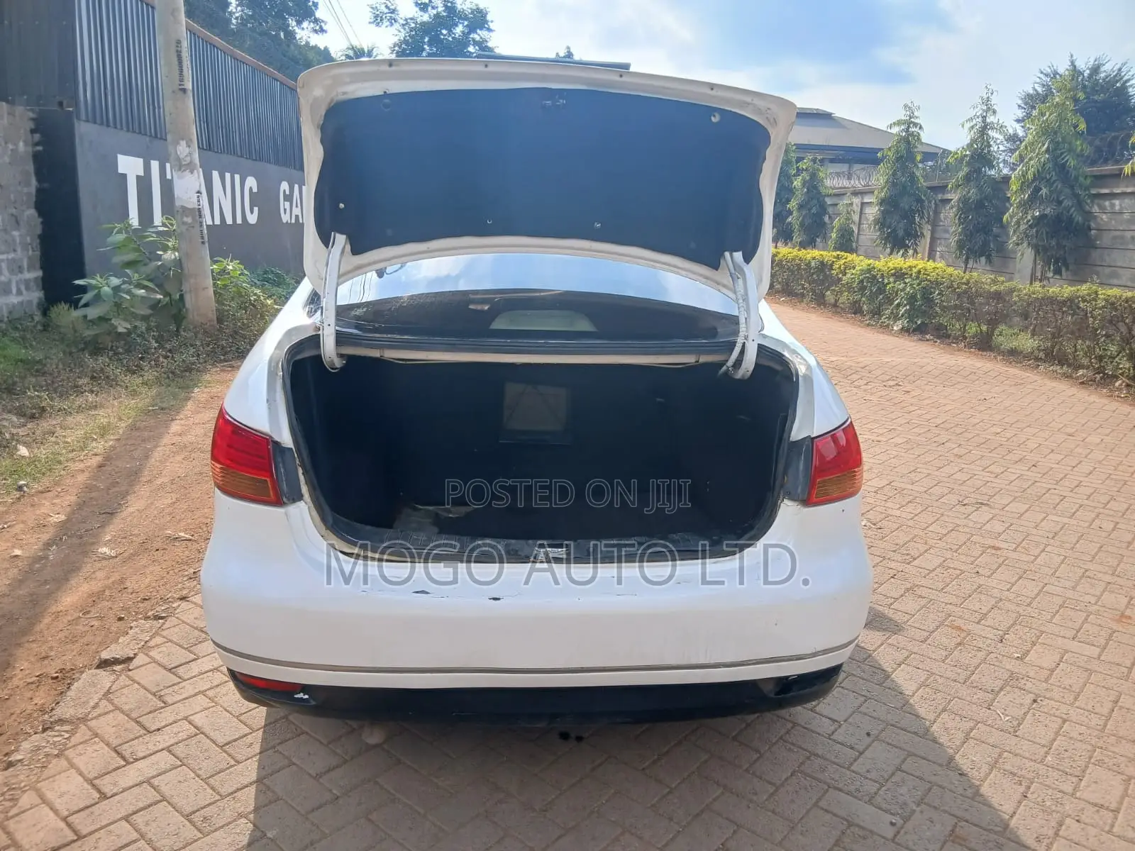 Nissan Bluebird 2009 White