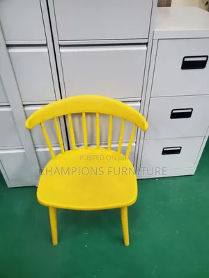 Windsor Spindle Accent Chair