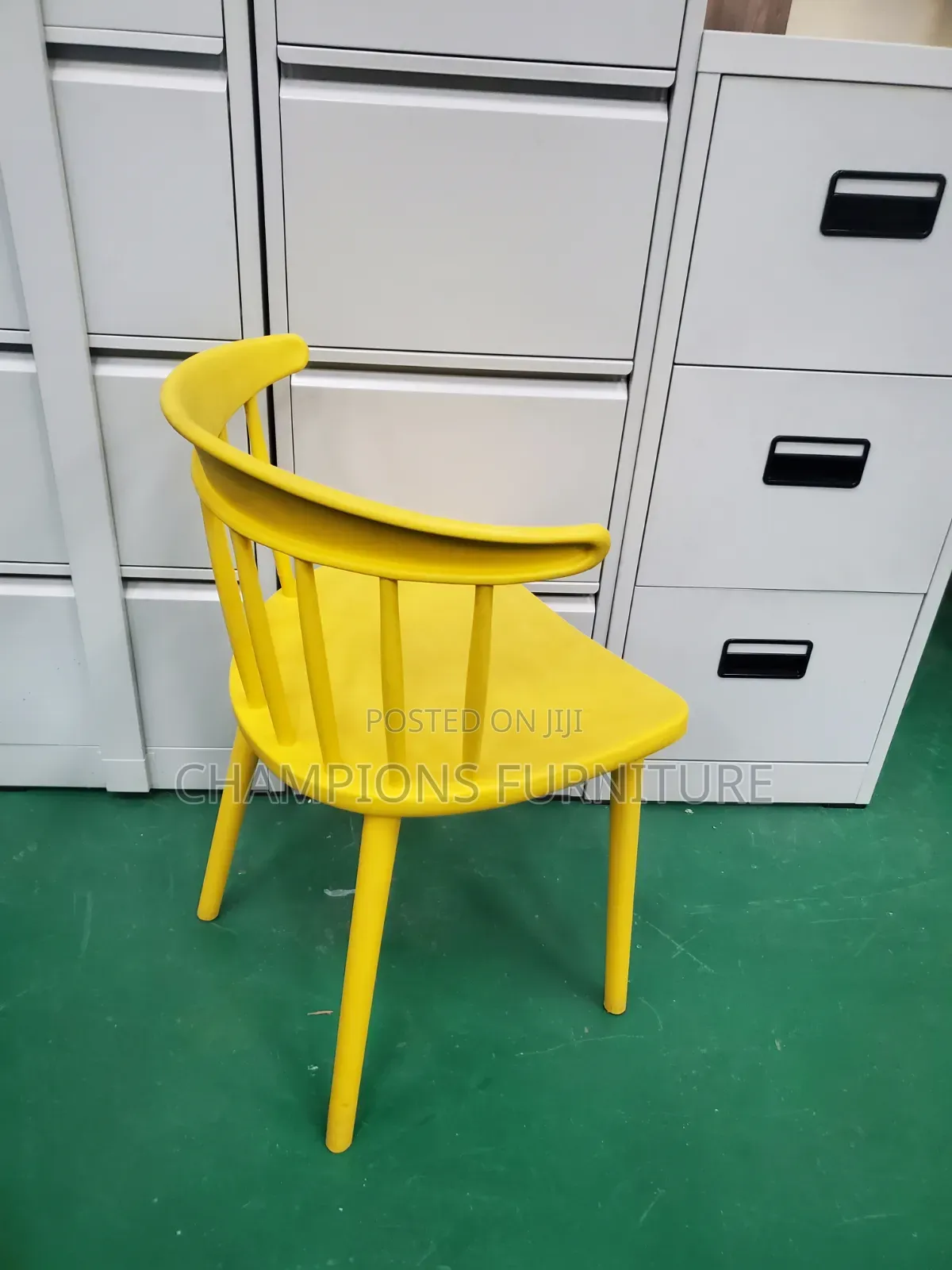 Windsor Spindle Accent Chair