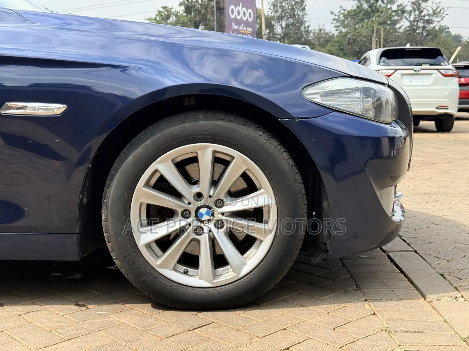 BMW 520i 2010 Blue