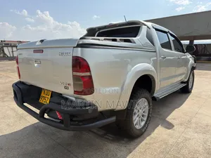 Toyota Hilux 2014 Silver