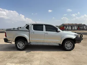 Toyota Hilux 2014 Silver