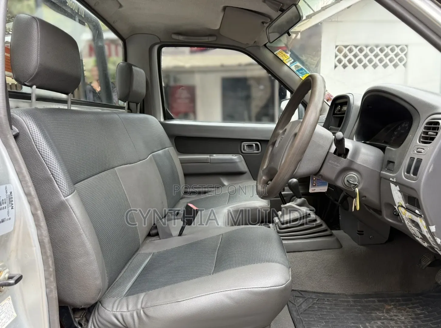 Nissan Hardbody 2010 Silver