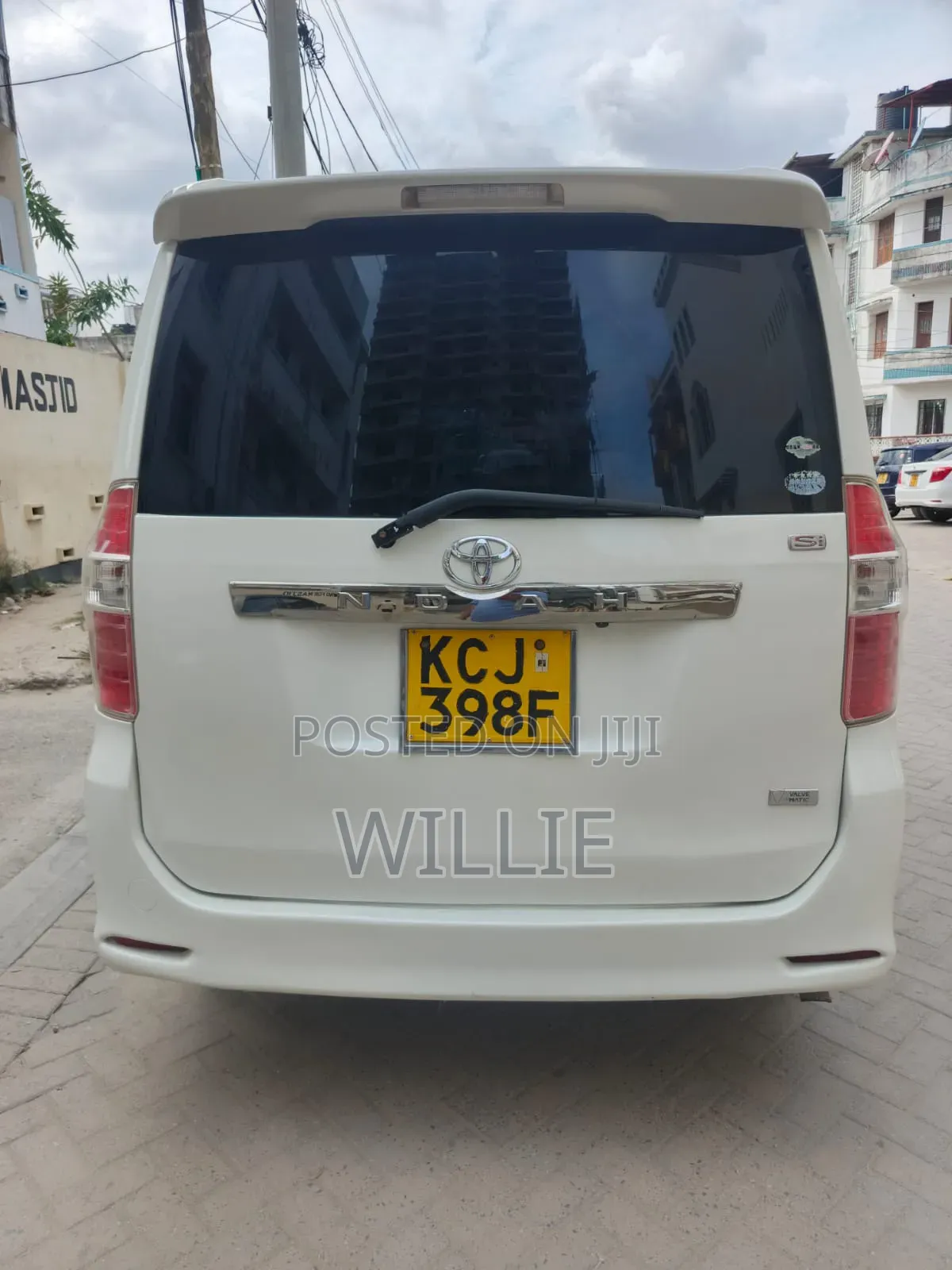 Toyota Noah 2010 White