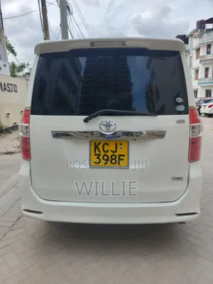 Toyota Noah 2010 White