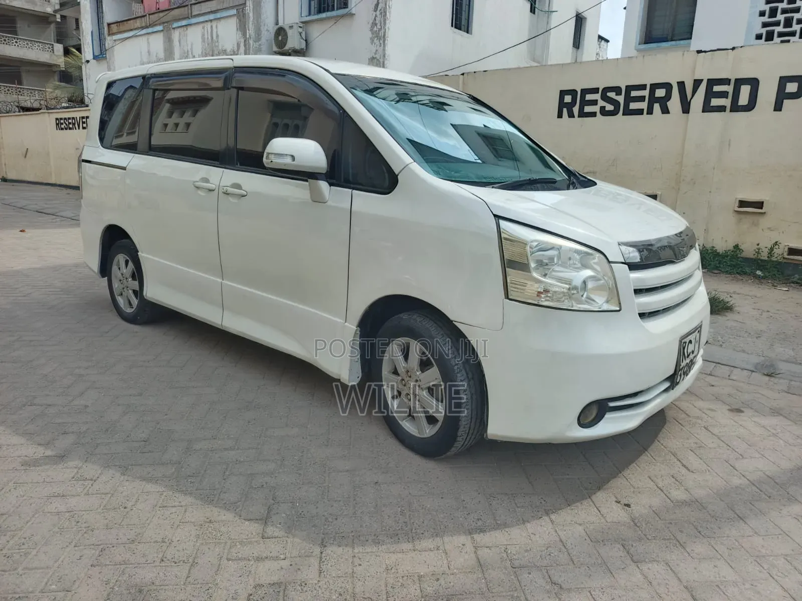 Toyota Noah 2010 White