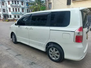 Toyota Noah 2010 White