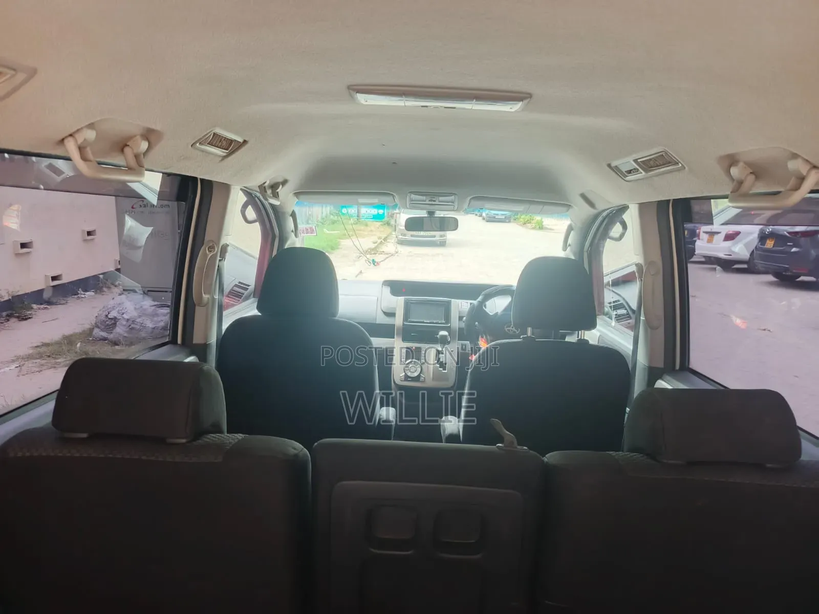 Toyota Noah 2010 White