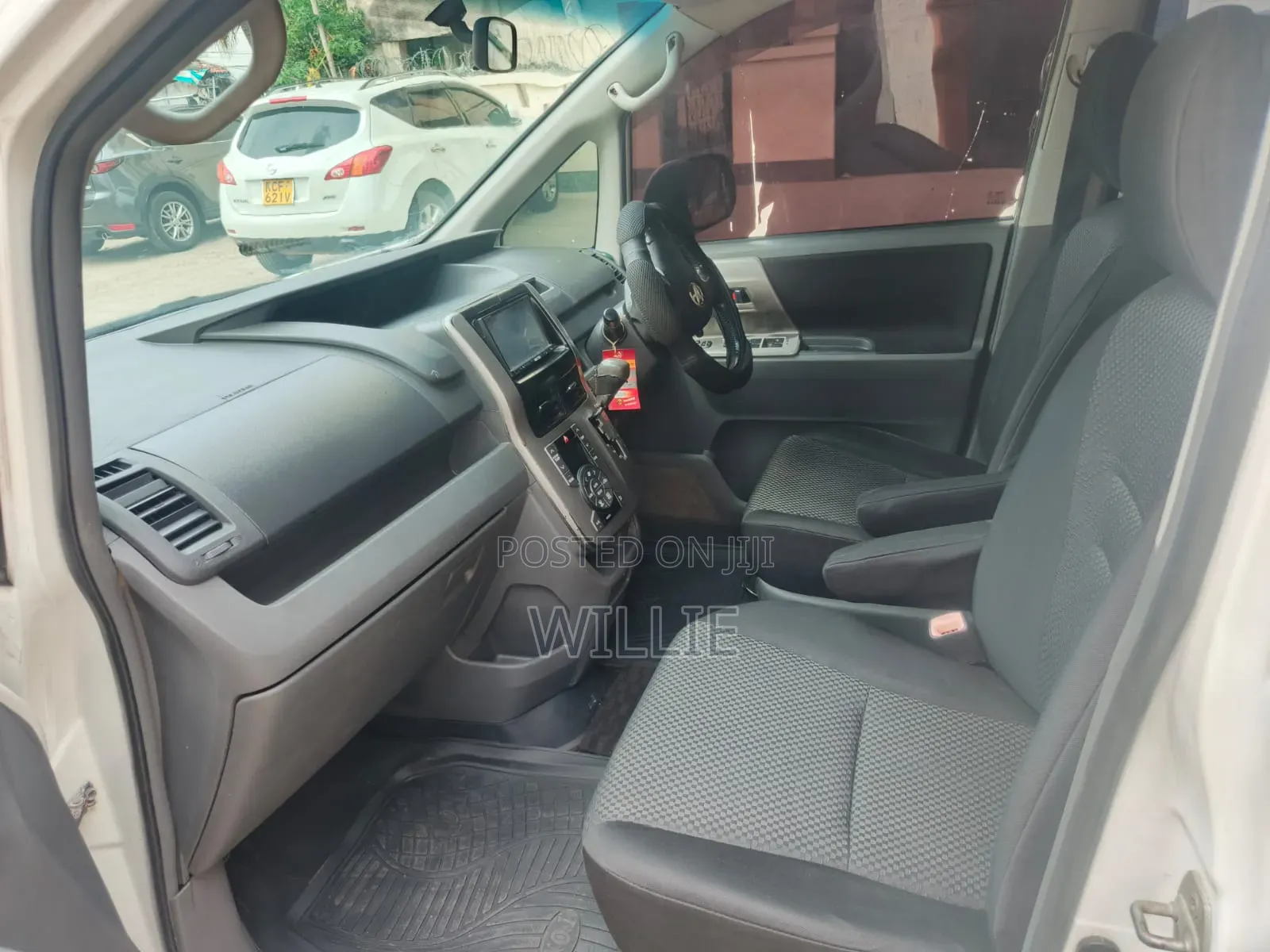 Toyota Noah 2010 White