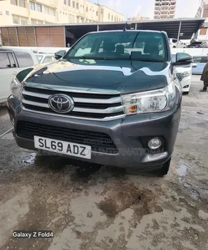 Toyota Hilux 2019 Gray