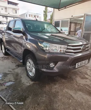 Toyota Hilux 2019 Gray