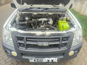 Isuzu D-MAX 2012 White