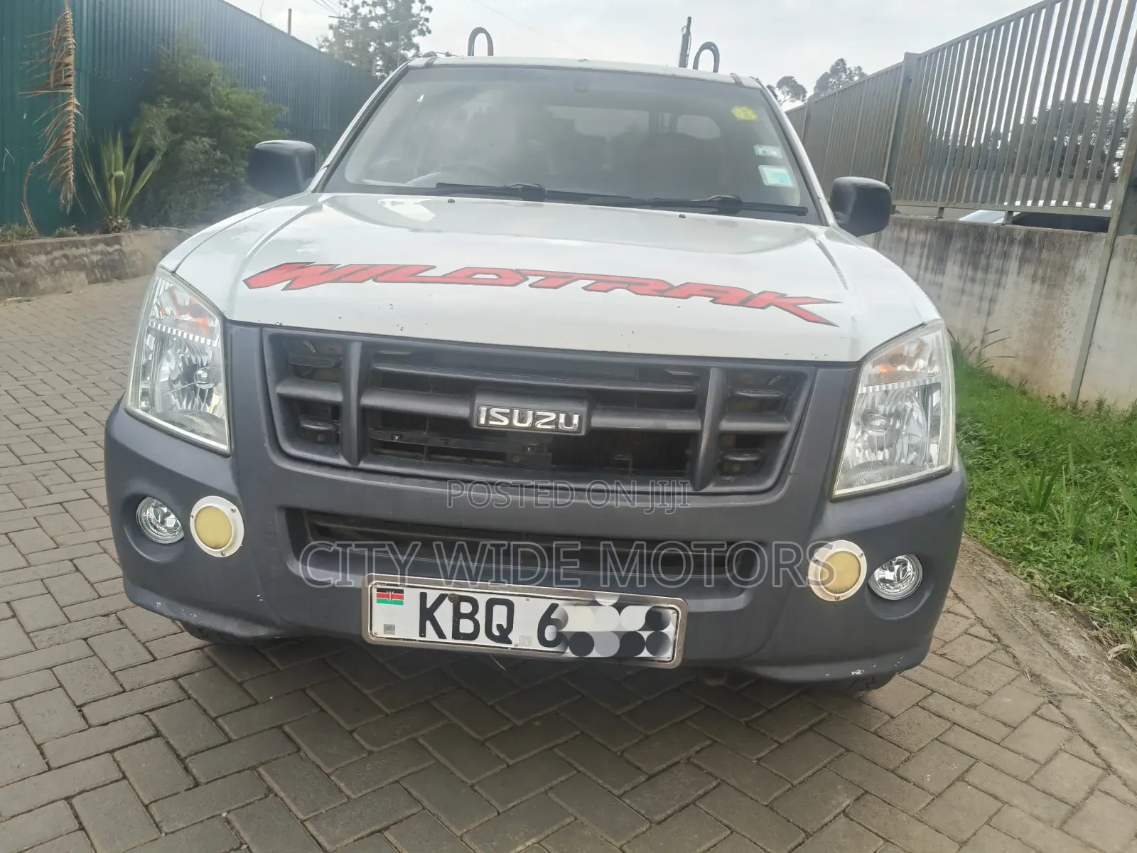 Isuzu D-MAX 2012 White