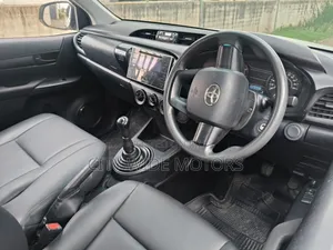 Toyota Hilux 2019 White