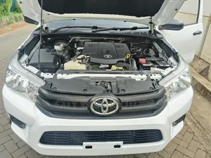 Toyota Hilux 2019 White