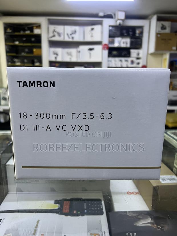 Tamron 18-300mm F/3.5-6.3 Di III-A VC VXD Lens (Sony E)