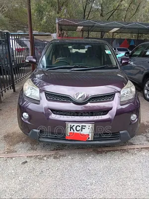 Toyota ISIS 2009 Maroon