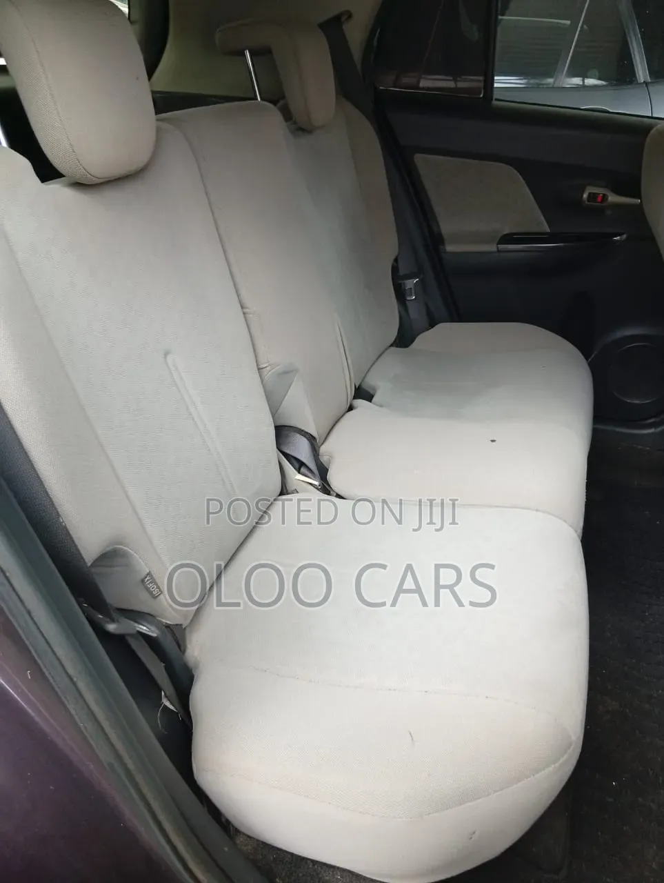 Toyota ISIS 2009 Maroon