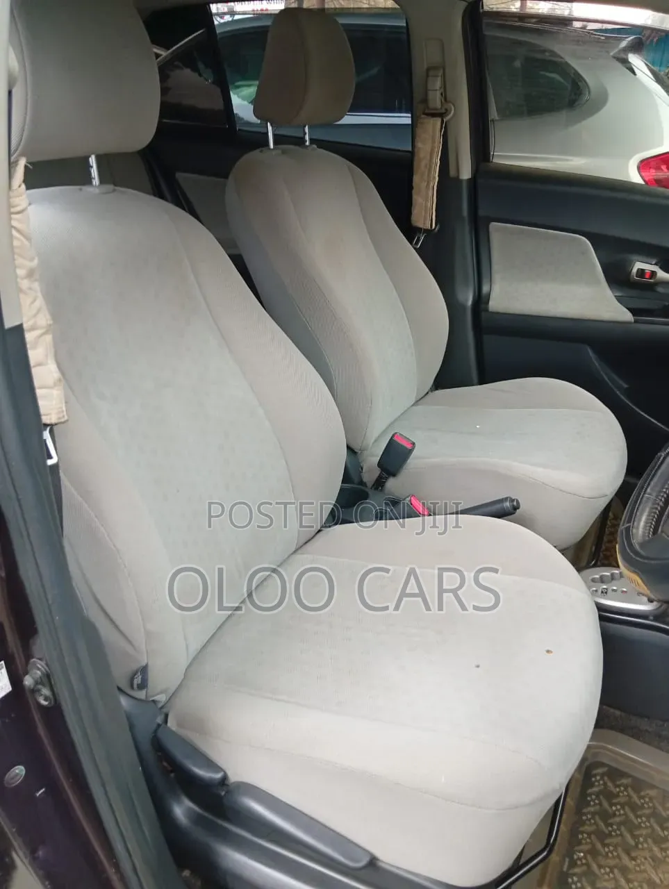 Toyota ISIS 2009 Maroon