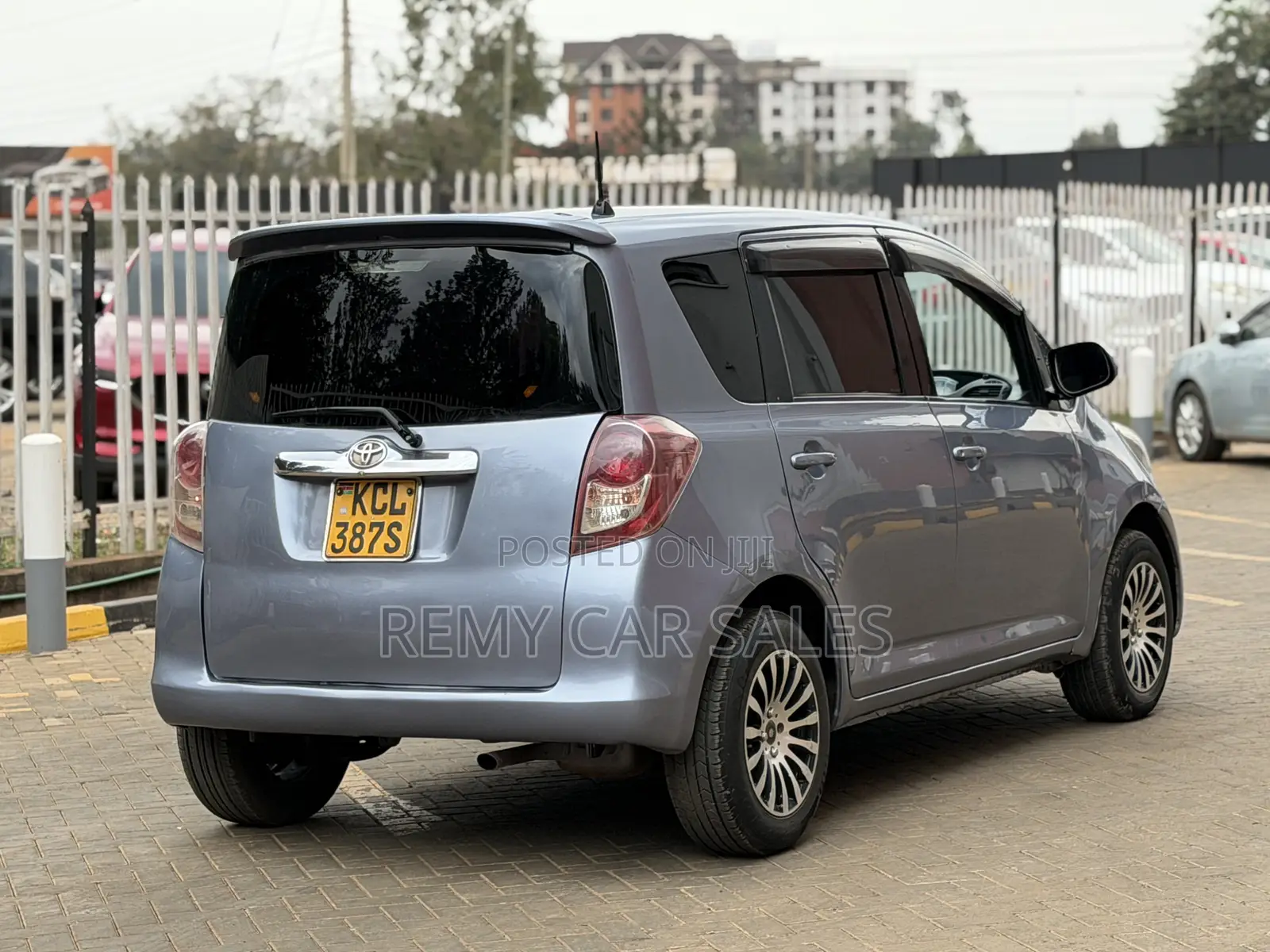 Toyota Ractis 2010 Blue