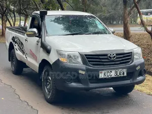 Toyota Hilux 2011 White
