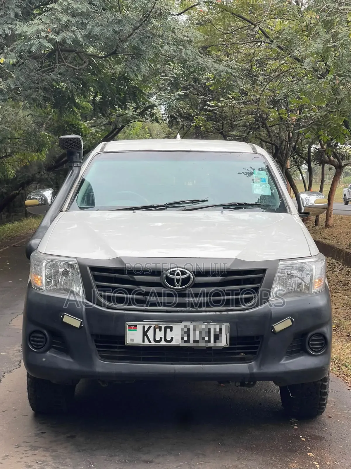 Toyota Hilux 2011 White