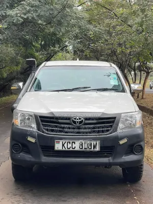 Toyota Hilux 2011 White