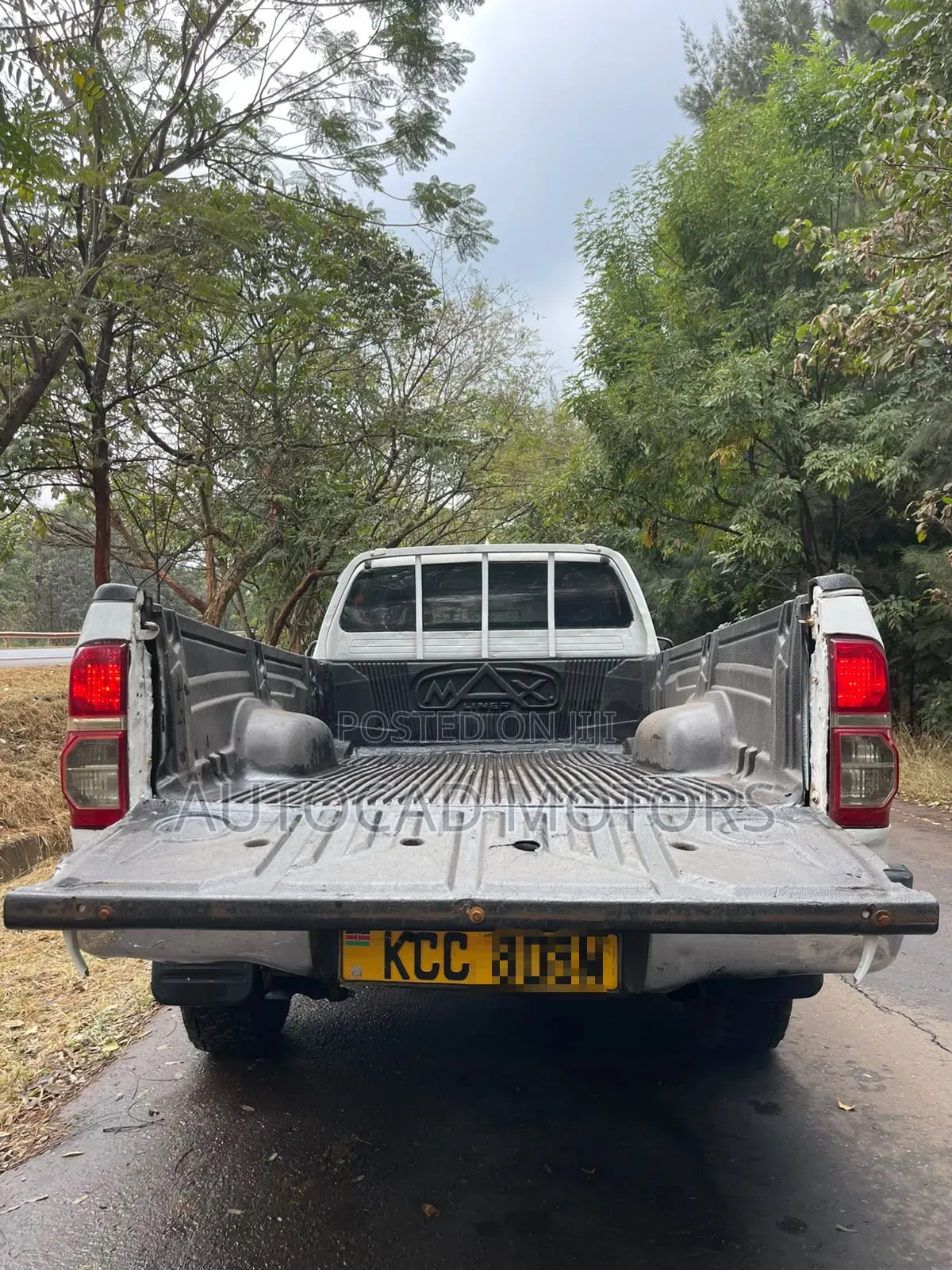 Toyota Hilux 2011 White