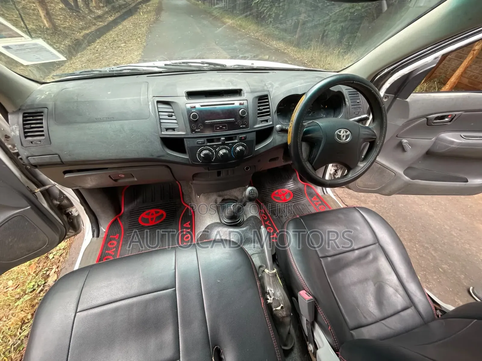 Toyota Hilux 2011 White