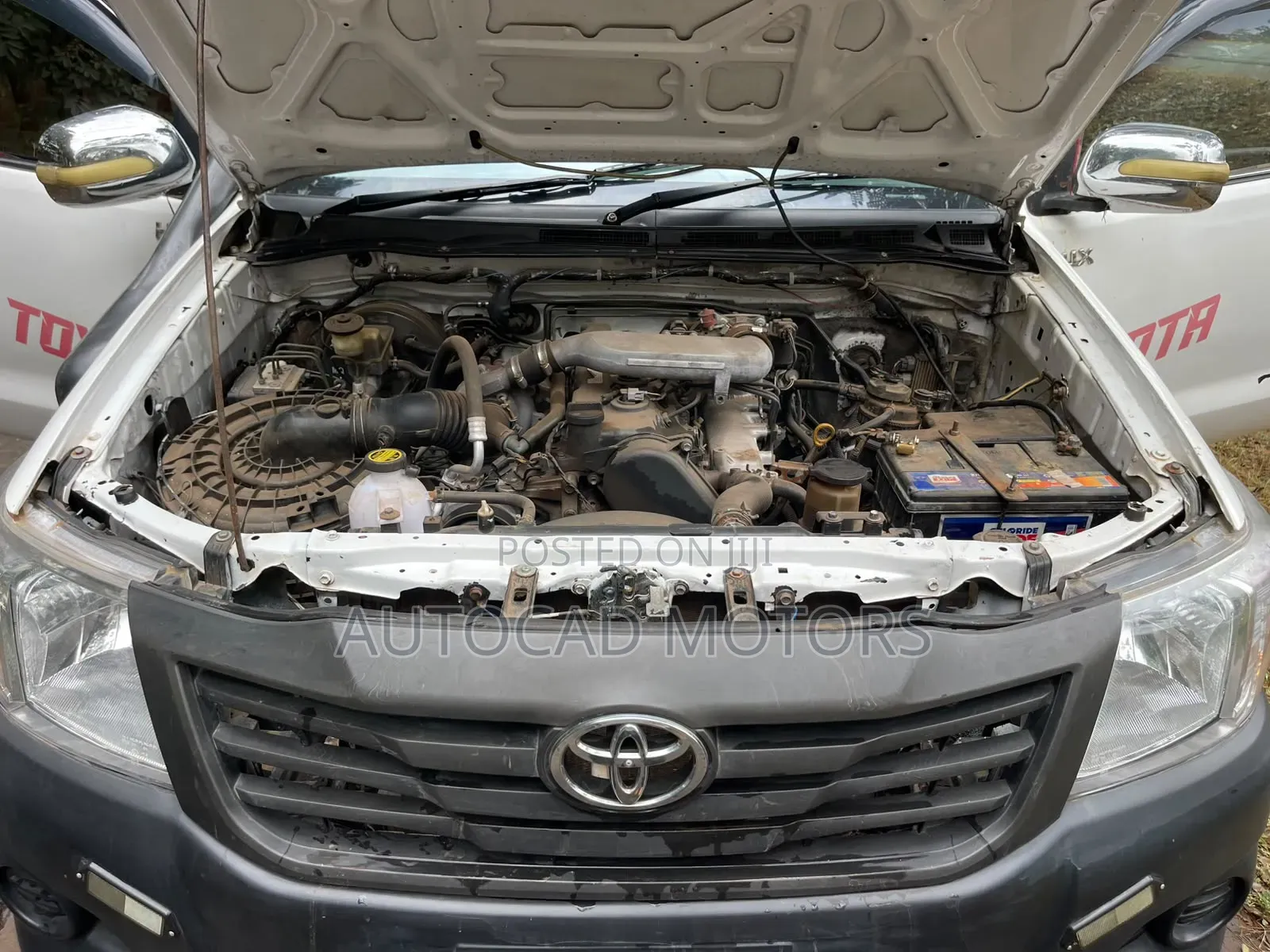 Toyota Hilux 2011 White