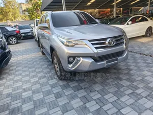 Toyota Fortuner 2019 Silver