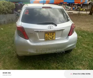 Toyota Vitz 2011 Silver