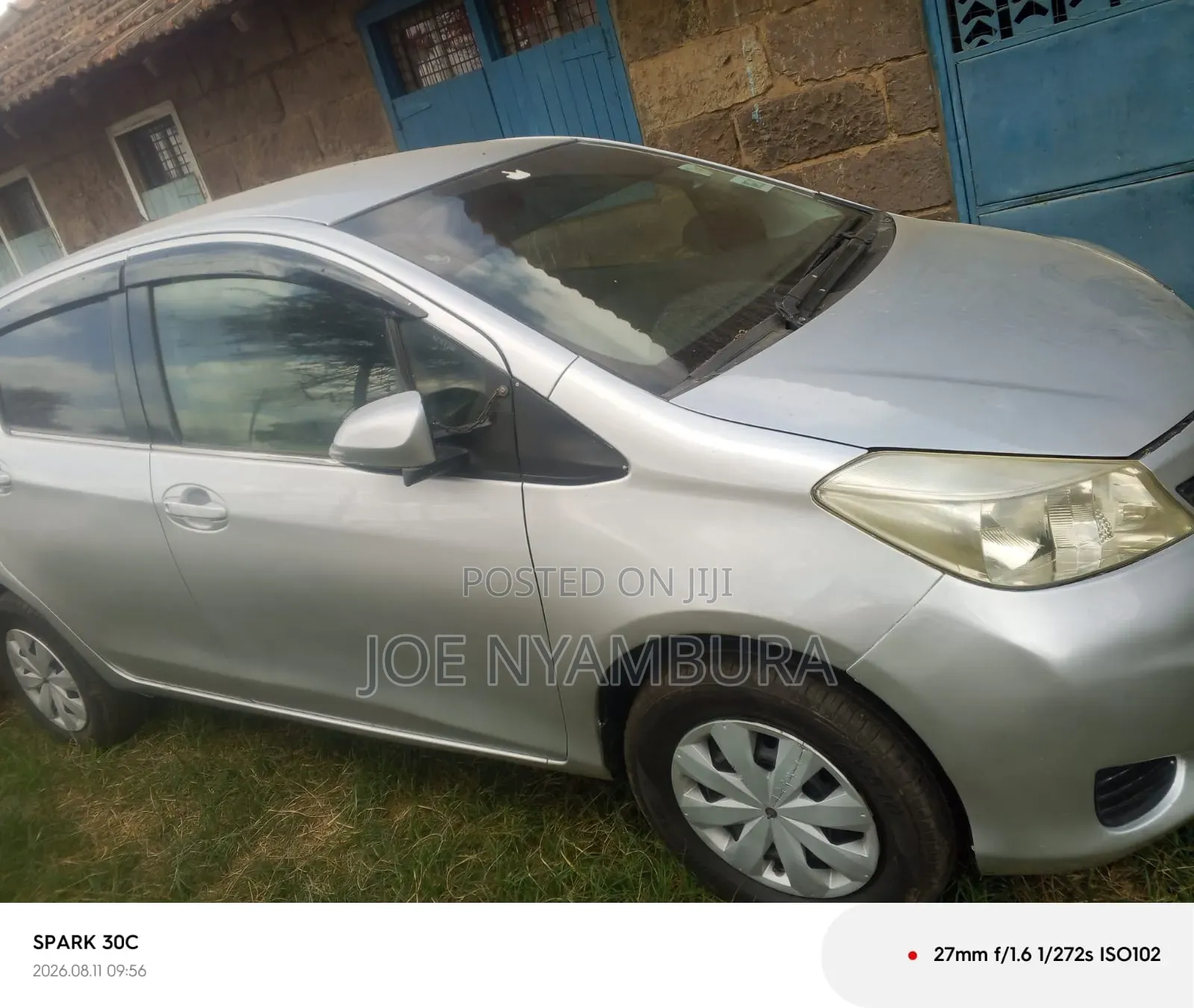 Toyota Vitz 2011 Silver