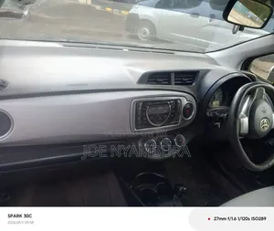 Toyota Vitz 2011 Silver