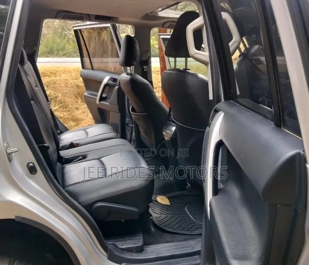 Toyota Land Cruiser Prado 2013