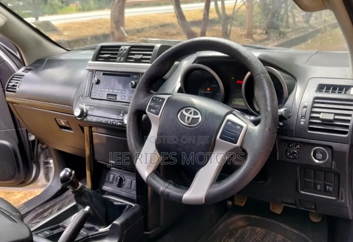 Toyota Land Cruiser Prado 2013