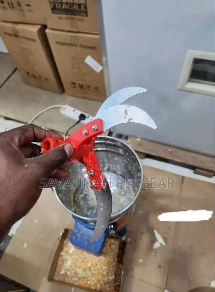 Electric Bucket-Style Multifunctional Vegetable and Forage Chopper