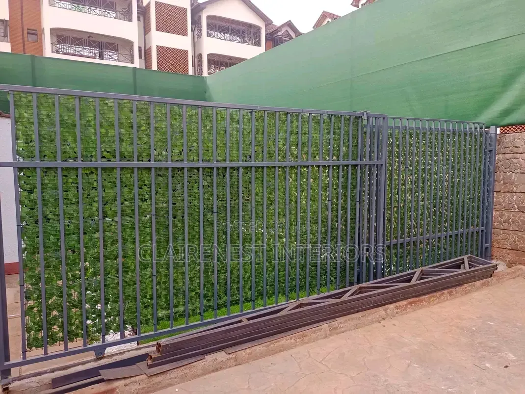 Green Screening for a Fresh Exterior Appearance With Artificial Fence