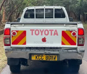 Toyota Hilux 2011 Off white
