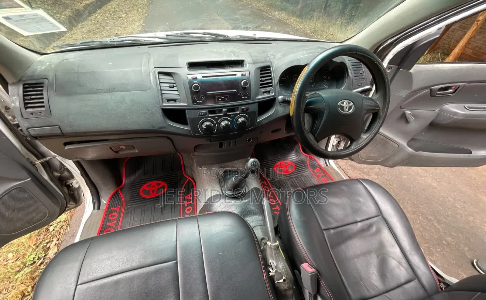 Toyota Hilux 2011 Off white