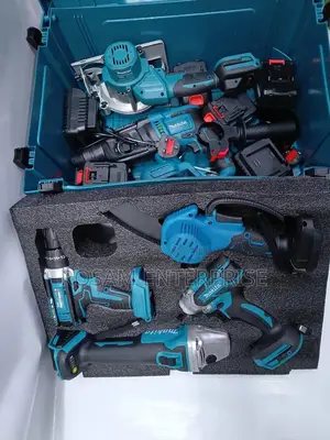 5-in-1 Cordless Makita 198V Combo Tool Kit in a Hard Case