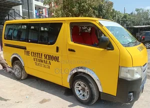 Toyota HiAce 2012 Yellow