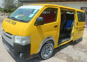 Toyota HiAce 2012 Yellow