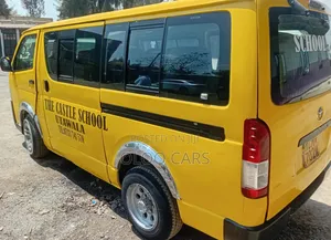Toyota HiAce 2012 Yellow
