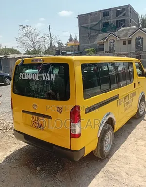 Toyota HiAce 2012 Yellow