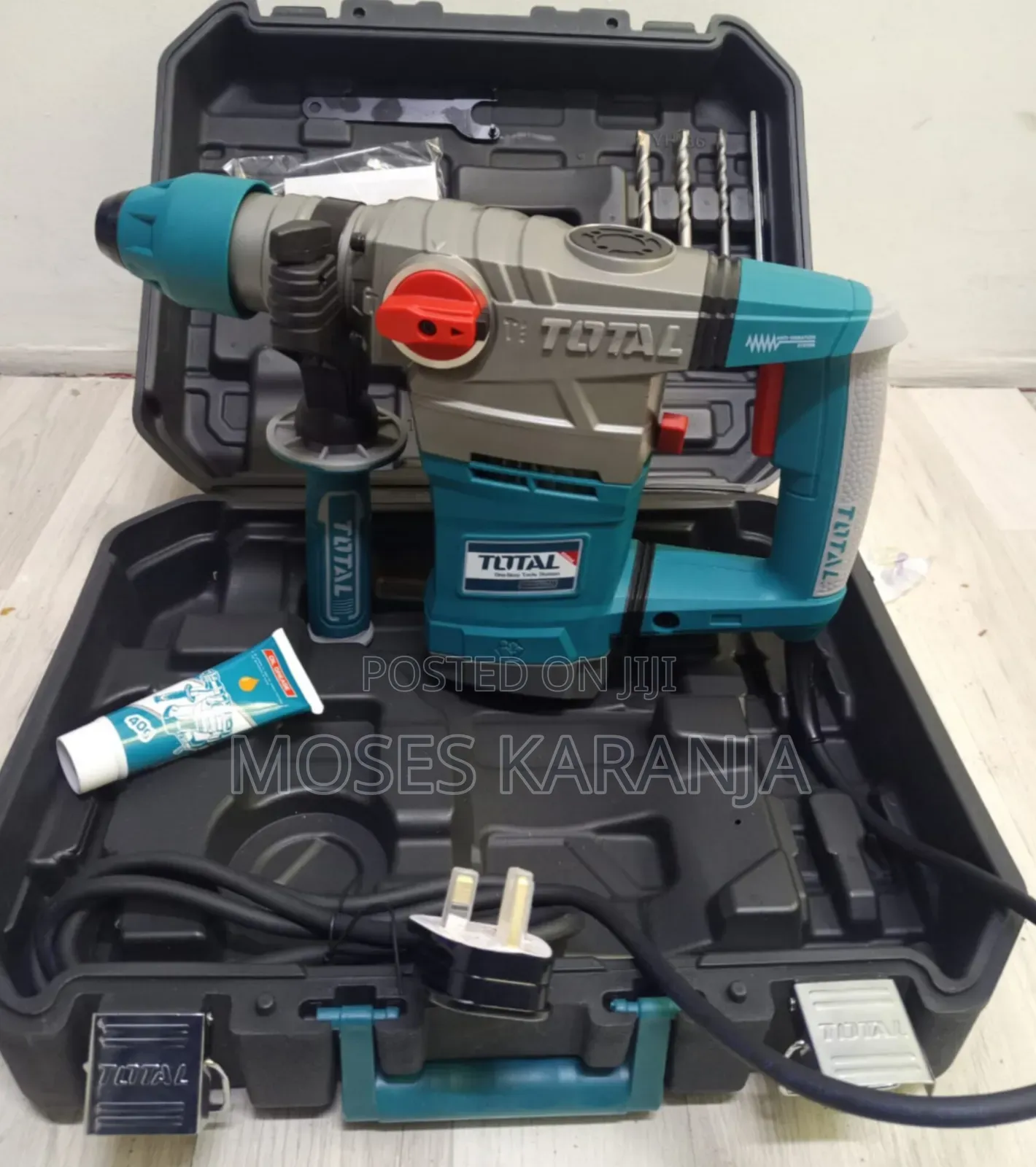 TOTAL Heavy-Duty Rotary Hammer & Chisel Drill