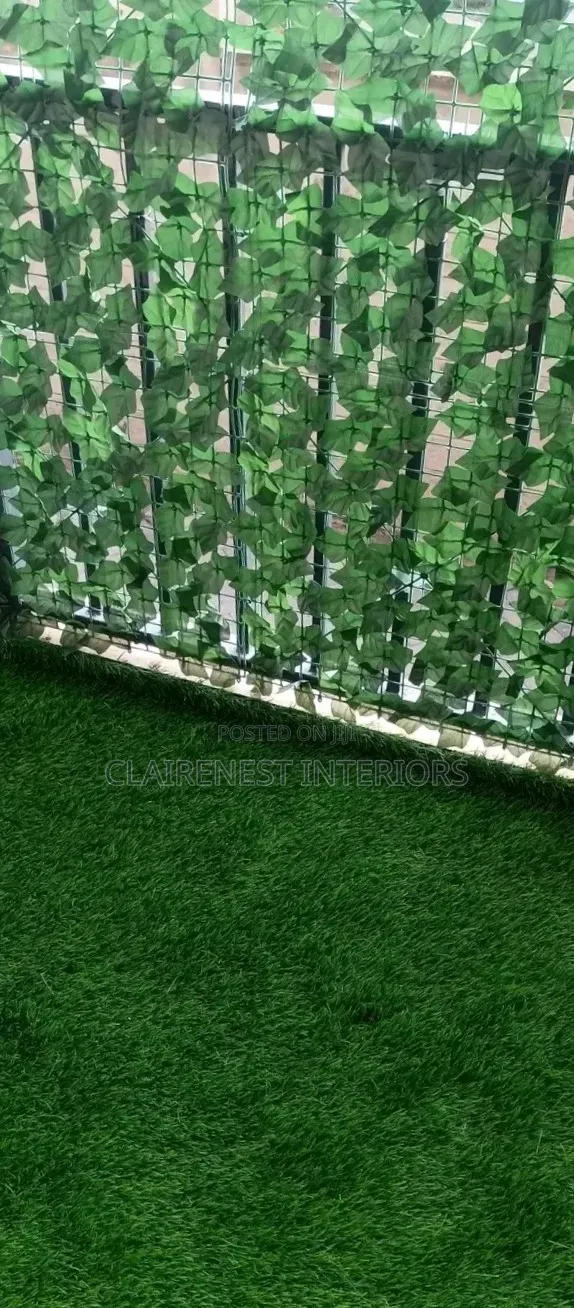 Artificial Hedge Fencing for Modern Décor