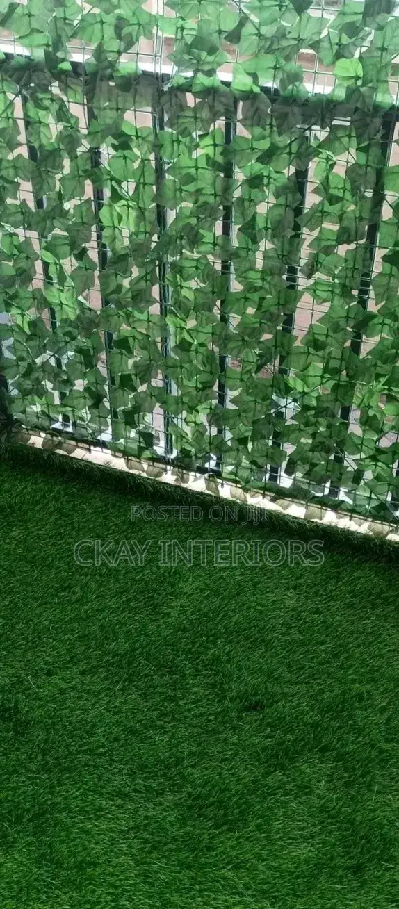 Artificial Hedge Fencing for Modern Décor