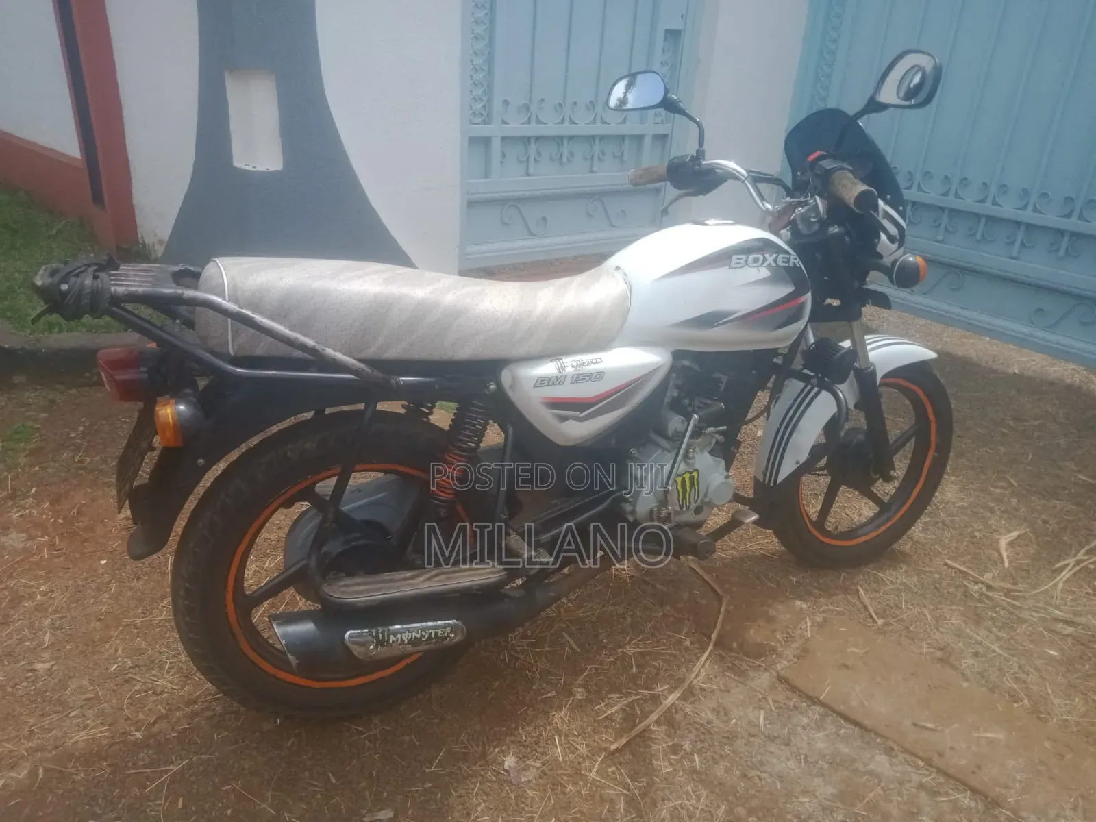 Bajaj Boxer 2019 White