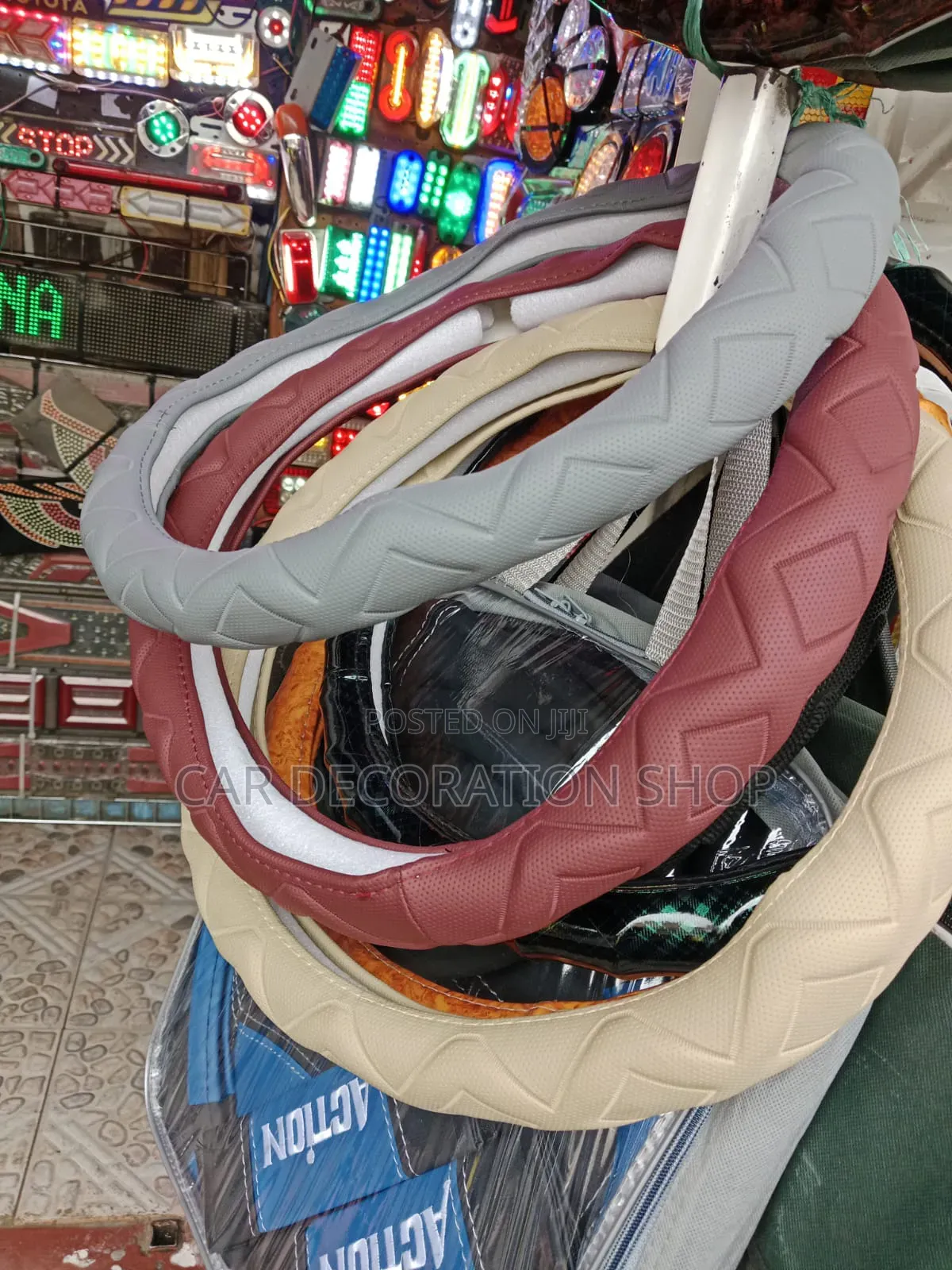 Universal Leather Steering Cover With Textured Diamond Pattern Design